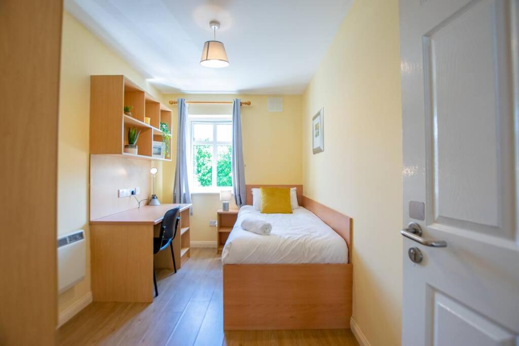 106 - The Townhouse By Shortstays Galway Esterno foto