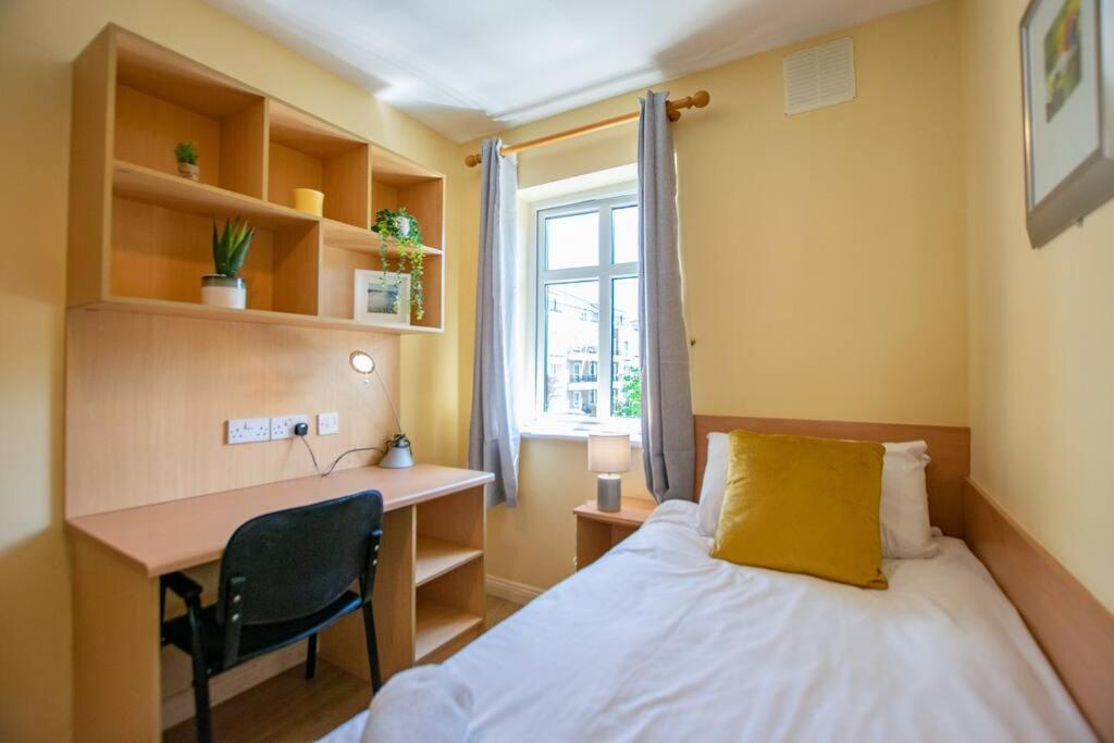 106 - The Townhouse By Shortstays Galway Esterno foto