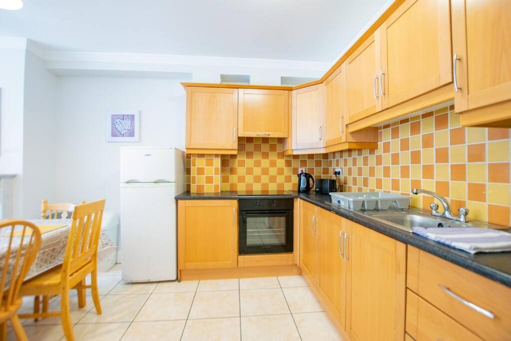 106 - The Townhouse By Shortstays Galway Esterno foto