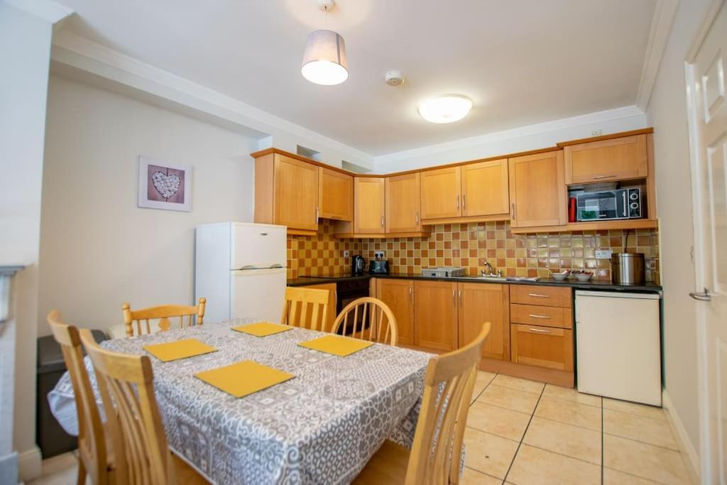 106 - The Townhouse By Shortstays Galway Esterno foto