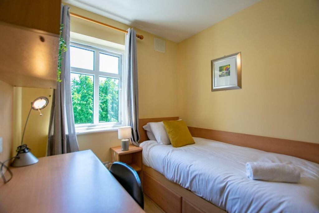 106 - The Townhouse By Shortstays Galway Esterno foto